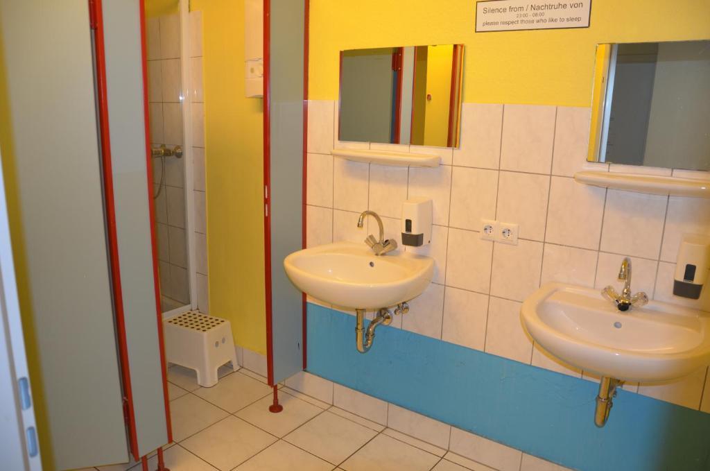 Backpackers Duesseldorf - Self Check-In Hostel Ngoại thất bức ảnh