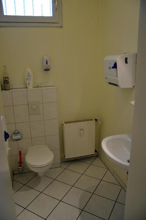 Backpackers Duesseldorf - Self Check-In Hostel Ngoại thất bức ảnh